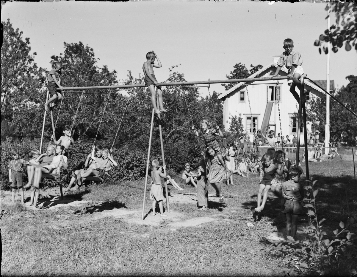 Skötsner-Edhlund, Barnkoloni - lekande barn, Sandika, Harg socken, Uppland