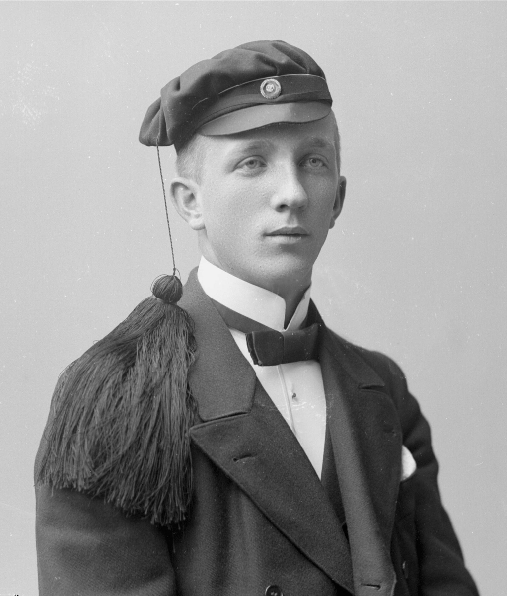 Gustav Borgen, Portrett, mann med studentlue, stud.jur. Diesen.