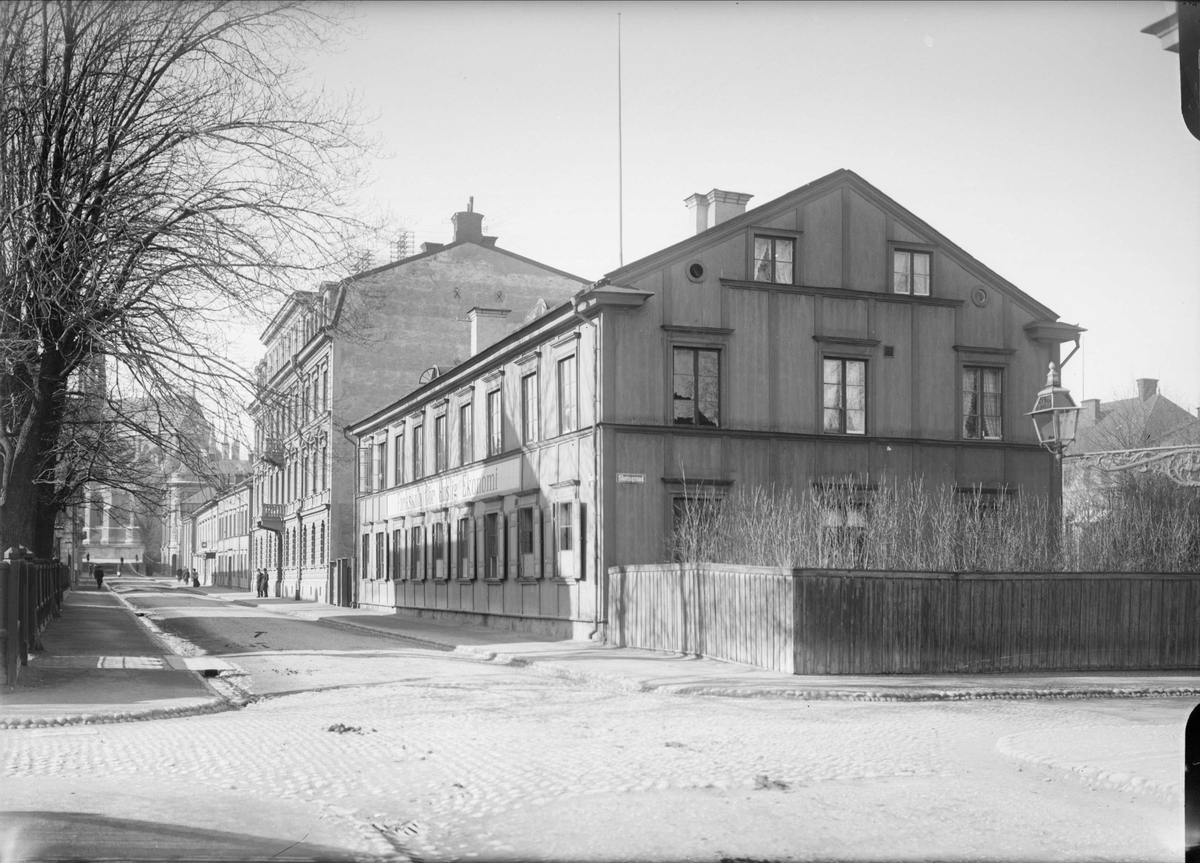 Alfred Dahlgren, Trädgårdsgatan från Slottsgränd, Fjärdingen, Uppsala 1901 - 1902