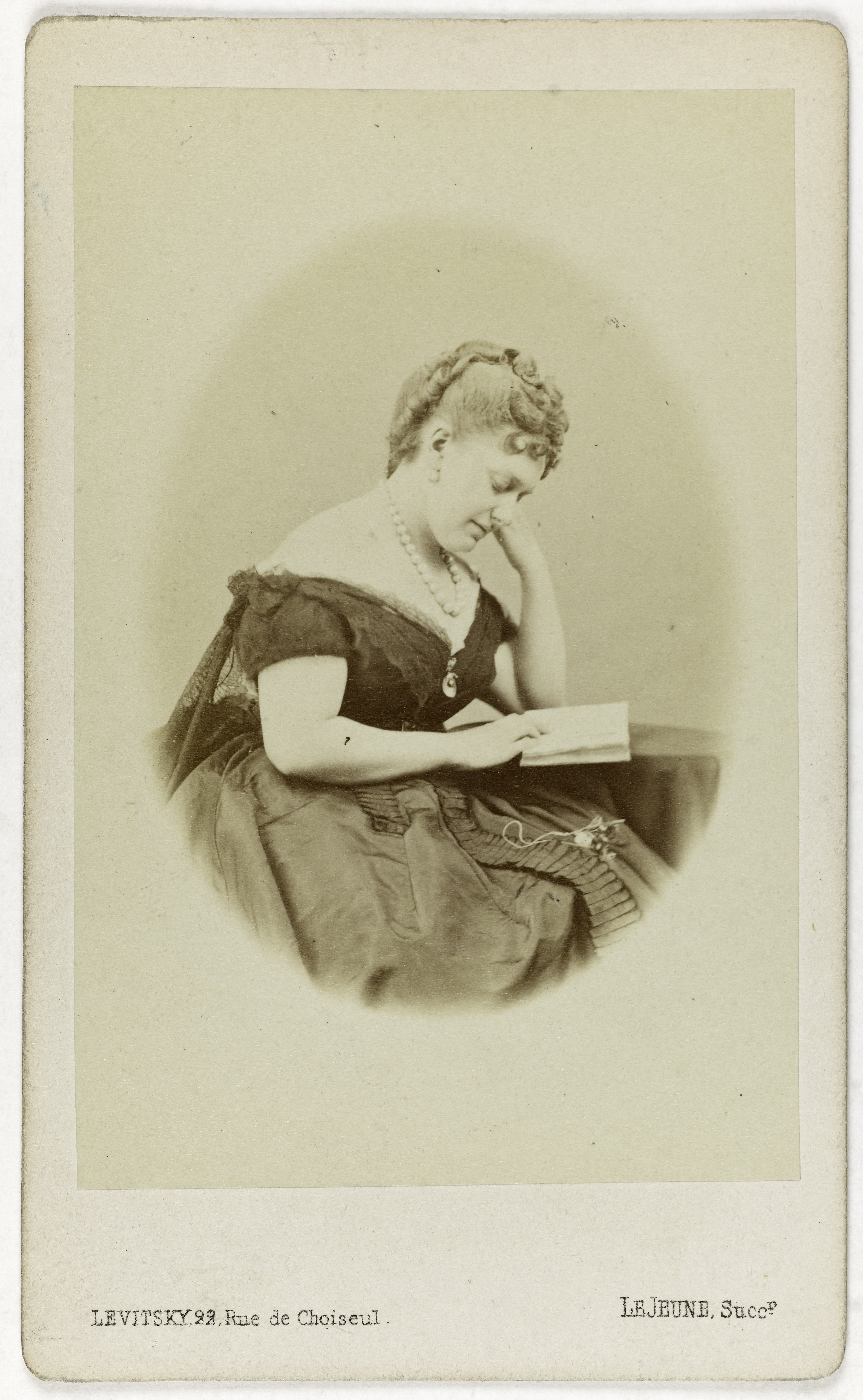 LeJeune, Portrait de la duchesse de Mouchy, née Anna Murat (1841-1924), deuxième fille de Lucien Murat, en train de lire.