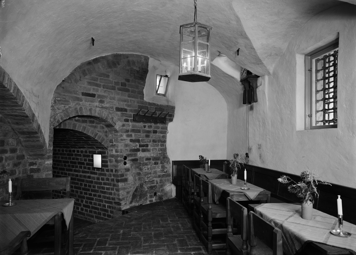 Paul Sandberg, Restaurant The staircase cellar, St Erik’s alley, Uppsala. Interior September 1939