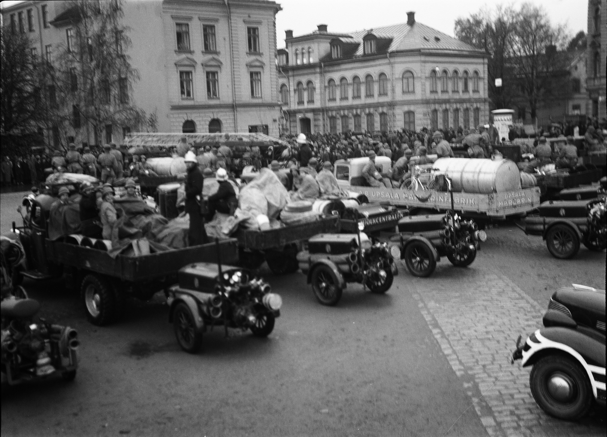 Paul Sandberg, "Överraskningsmoment satte beredskapsavdelningarna på hårda prov" - utryckningsfordon på Vaksala torg, Uppsala 1941