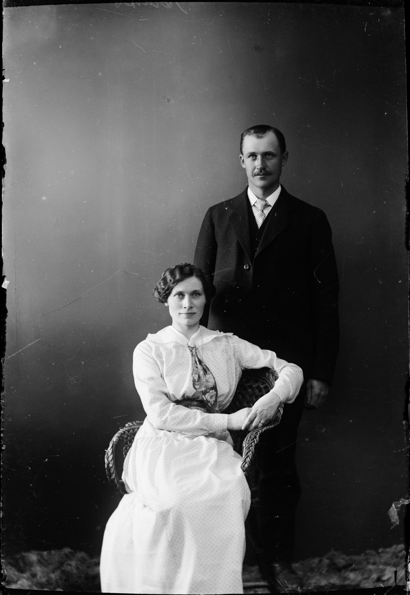 Skötsner-Edhlund, Ateljé Portrait - Man and Woman, Östhammar, Uppland