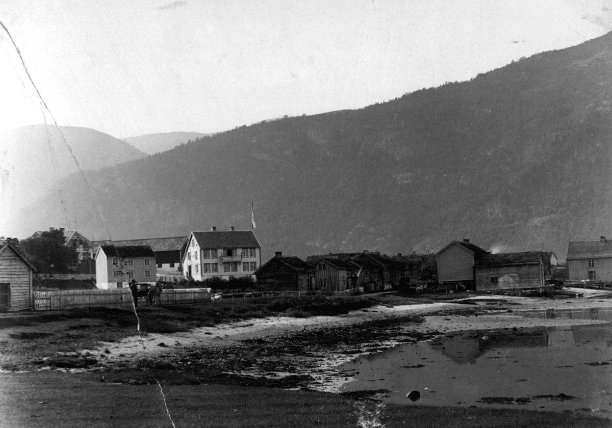 Axel Lindahl, Bolsøy, Molde, Romsdal. Næs Hotel sett fra sjøen.