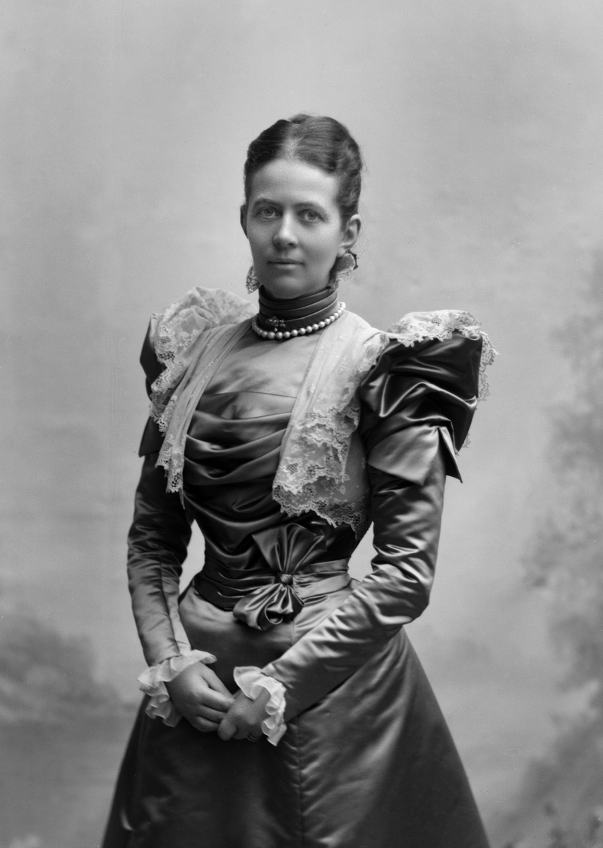 Maria Tesch, Louise Lovén f von Rosen porträtt Foto: Maria Tesch. Fotograferad i Maria Teschs ateljé som fanns i Linköping åren 1873 - 1936. Digitaliserad efter original glasnegativ som förvaras på Stiftsbiblioteket /Linköpings stadsbibliotek.