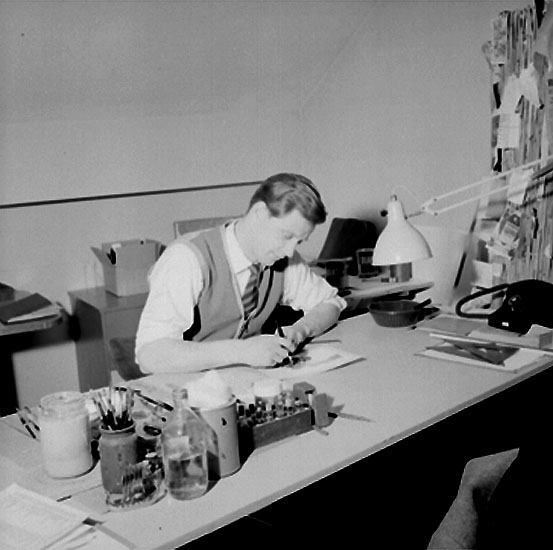 Knut Borg, Interior of Ateljé, a man (one of the country’s most modern studios). Sven Hallberg Sedell Reklam AB, Storgatan 47, Örebro.