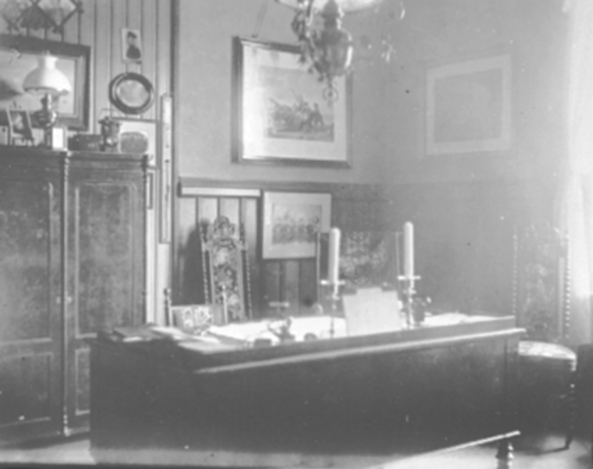 Anno Domkirkeodden, INTERIØR, CARL BORCHREVINKS BOLIG, SKRIVEBORD, SKAP, TORGGATA 3