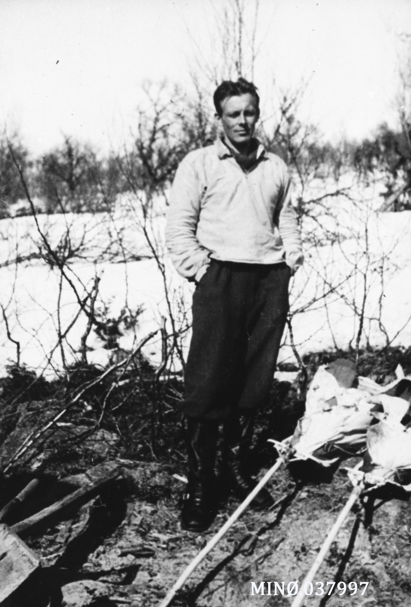 Oddvar Dobloug, Helge Nesset ved pulk (Tomboga).