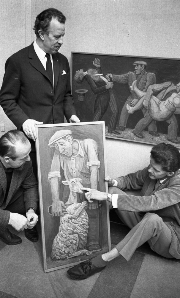Örebro Kuriren, Länets konst, 22 oktober 1965. Konstnärerna Walter Holmström, Bent Bosshammar och Lennart Kindgren ser på konst.