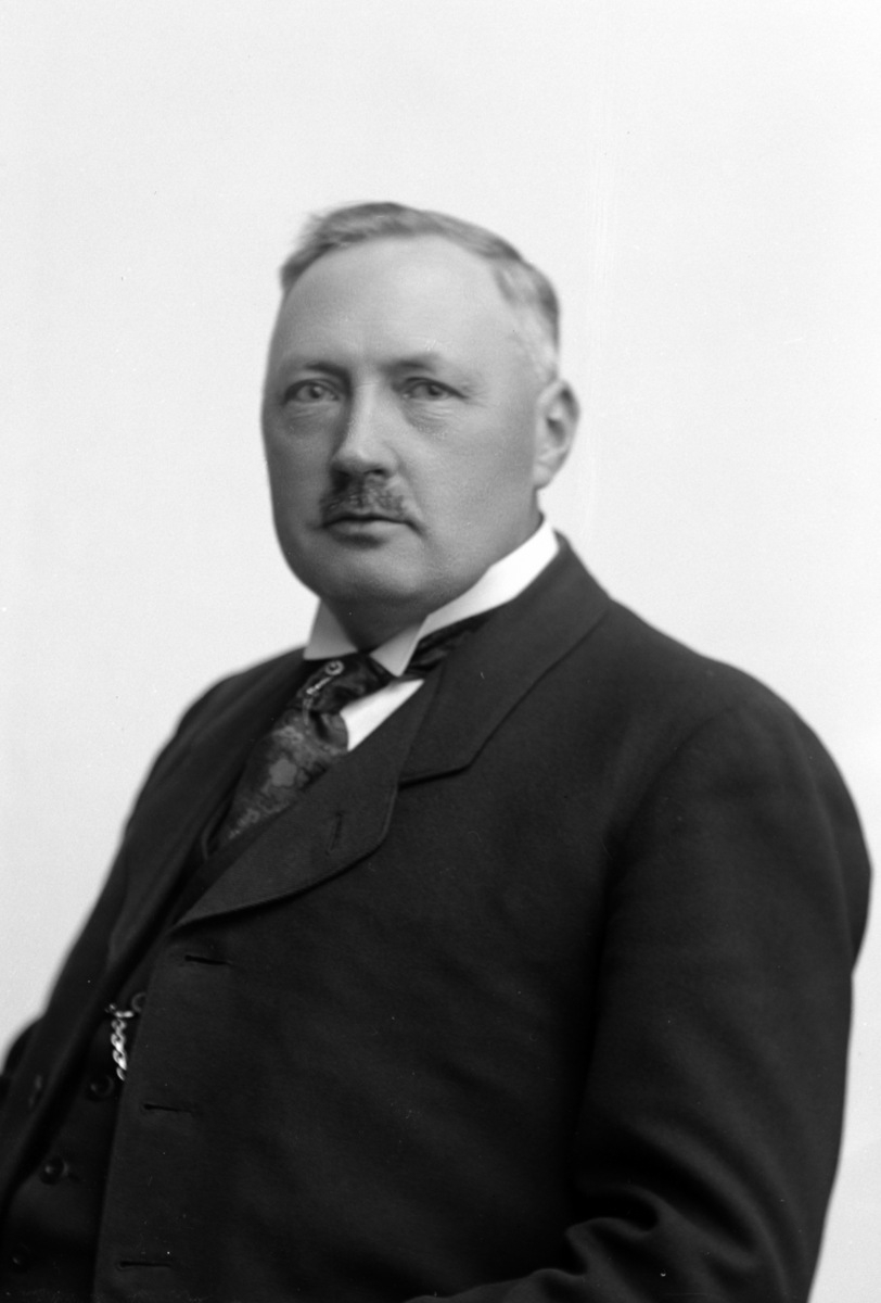 Christian Grundseth, GJESTVANG G. , HALVFIG. , 26664