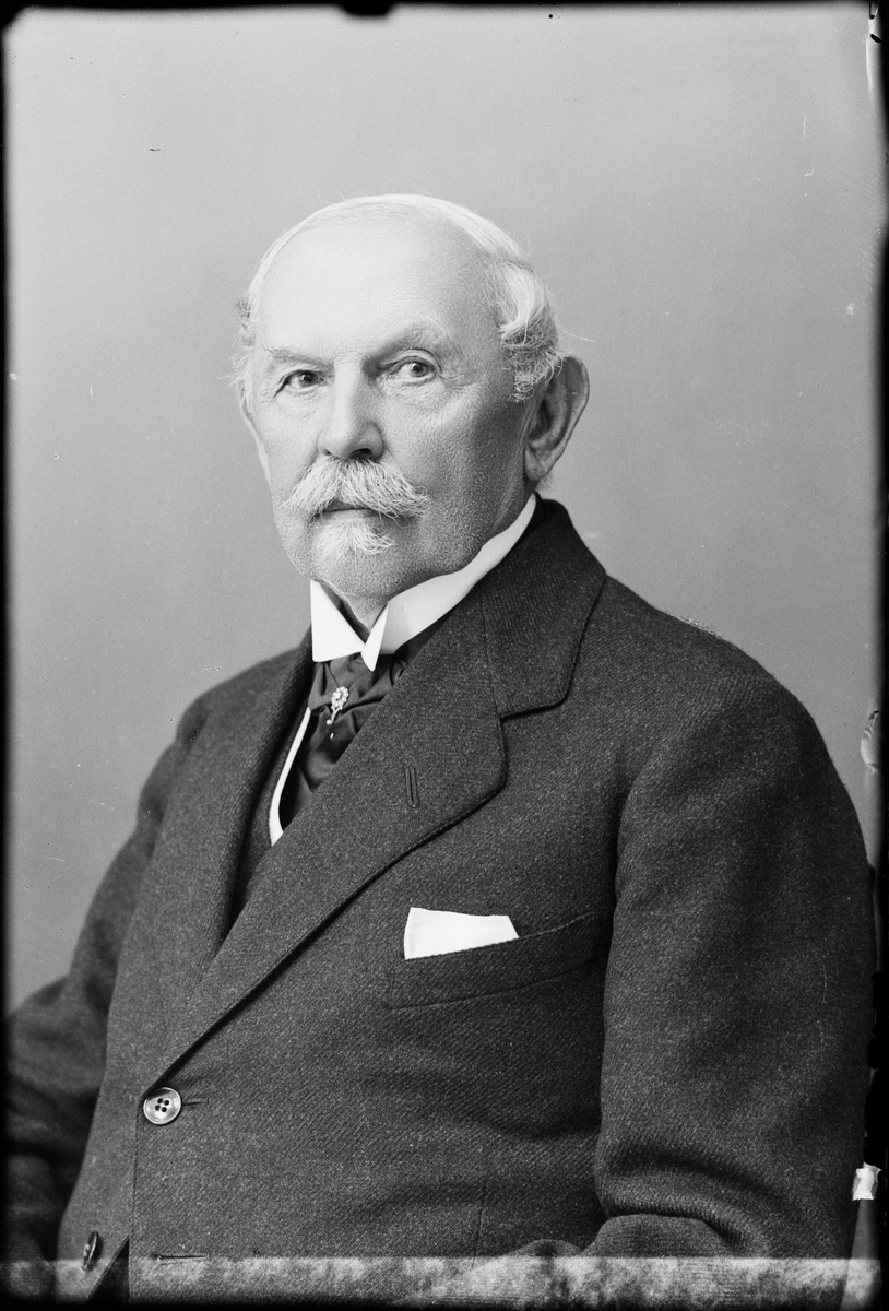Skötsner-Edhlund, Ateljéporträtt - man, Östhammar, Uppland