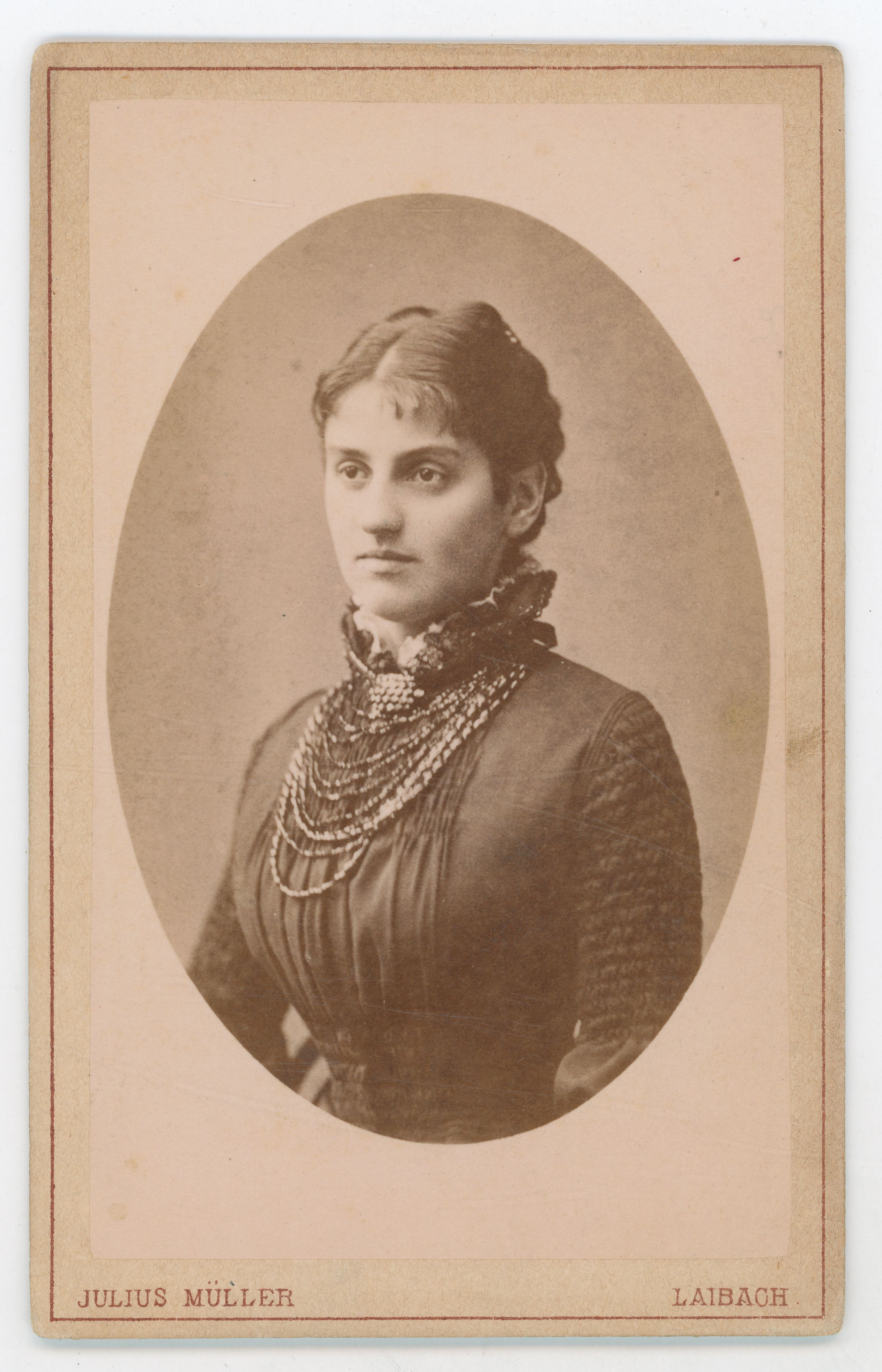 Julius Müller, Mary Valenta