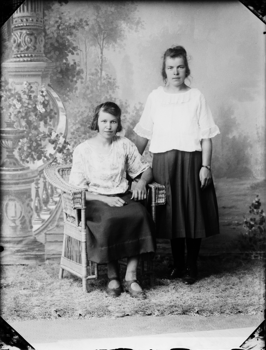 Skötsner-Edhlund, Två kvinnor, Östhammar, Uppland