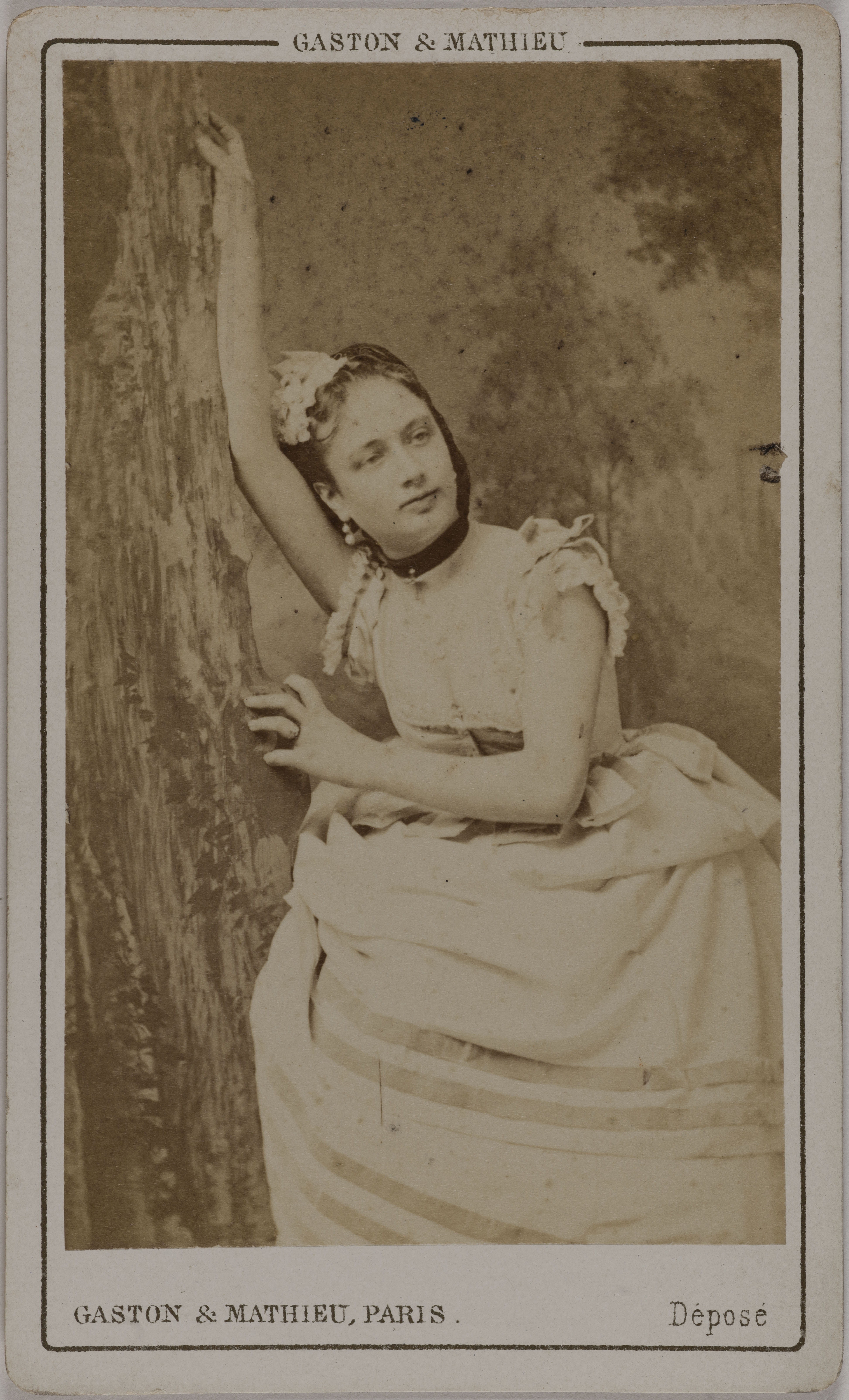 Gaston & Mathieu, Portrait d'Antonine (danseuse)
