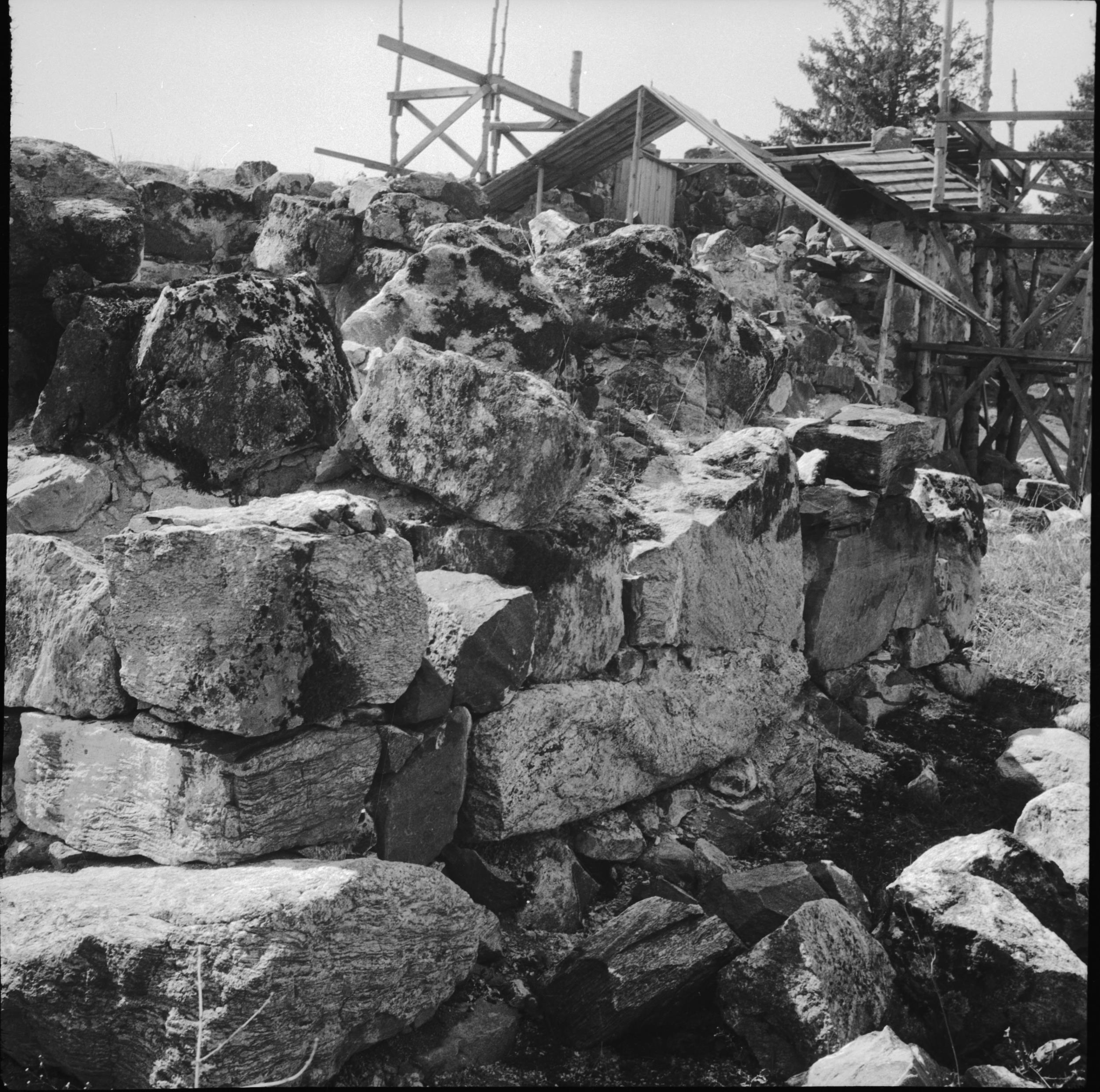 Erik Lundberg, Hölö, Överhölö kyrkoruin
