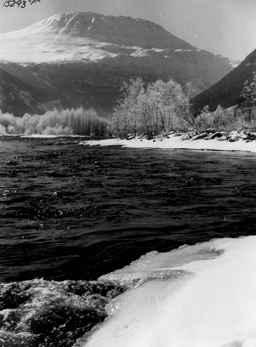 Anders Beer Wilse, Snøsmelting ved Gaustatoppen.