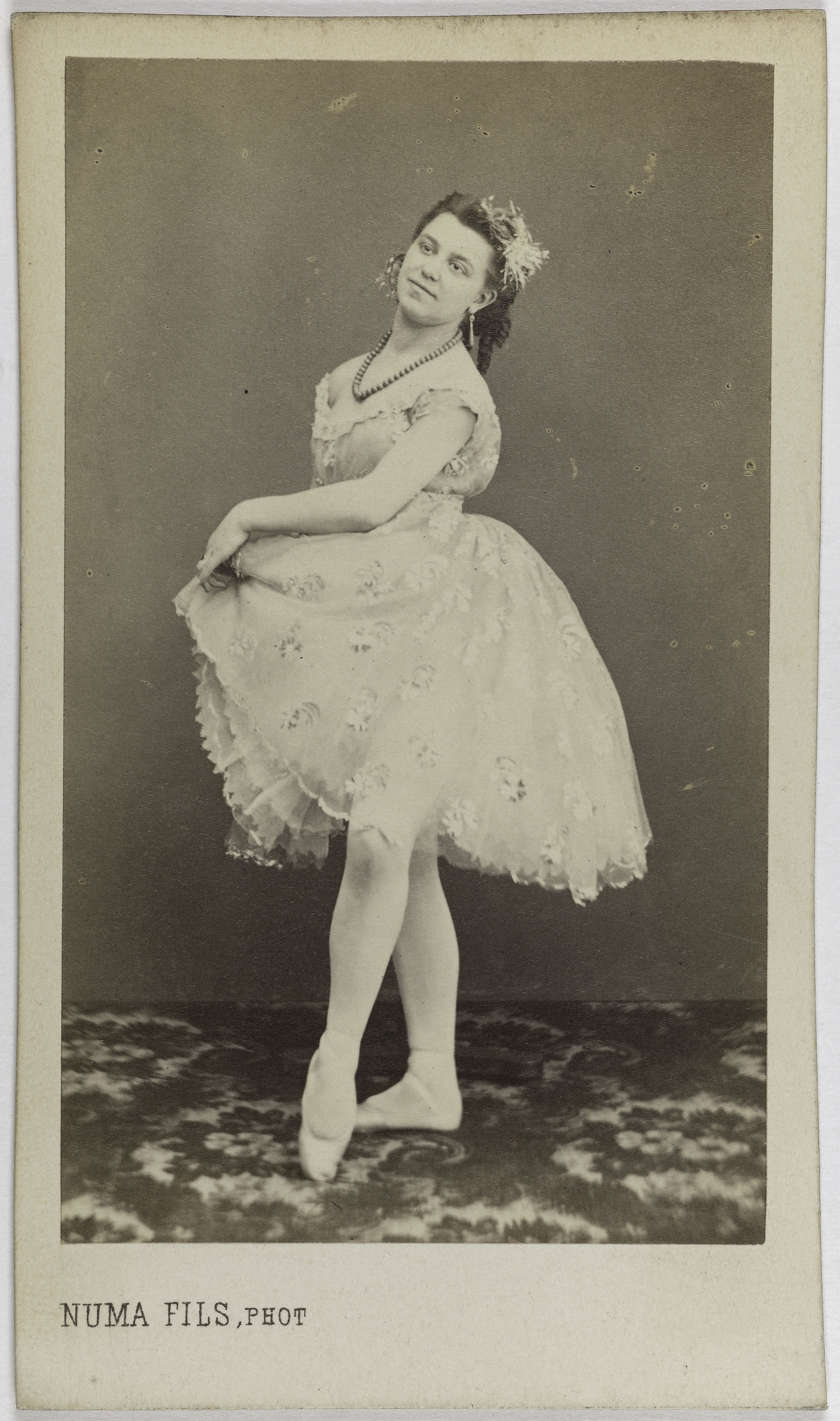 Numa Fils, Portrait de Piron, (danseuse)