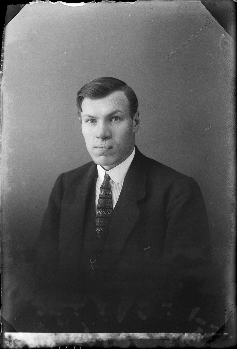 Skötsner-Edhlund, Ateljé Portrait - Knut Hagström from Östhammar, Uppland 1921