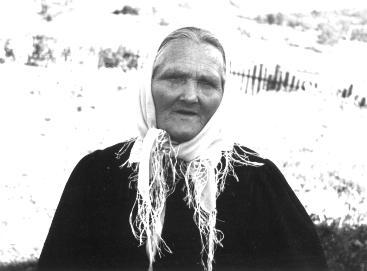 Anna Grostøl, Bråtådal, Skjåk, Oppland 1941. Guro Ørjasæter