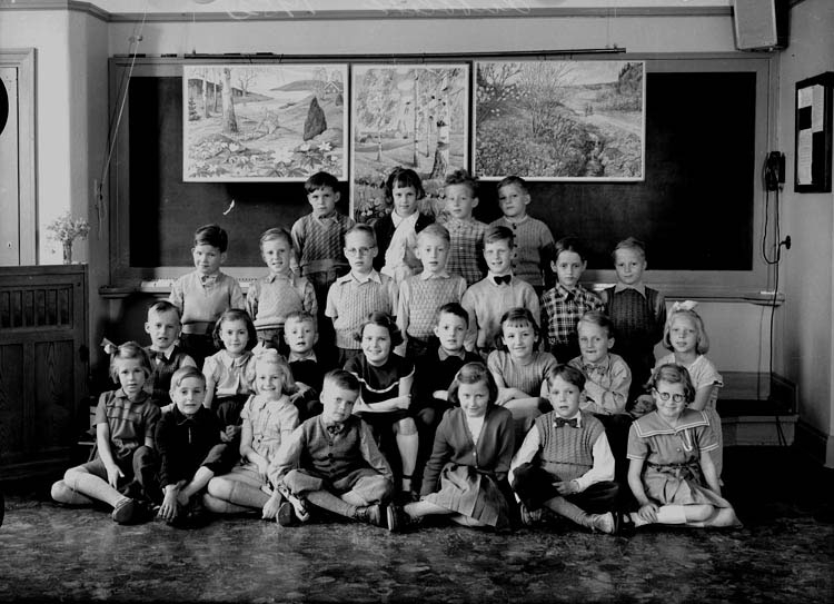 Sven Lindskog, Engelbrektsskolan, klassrumsinteriör, 26 skolbarn. Lärarinna fru Elsa Edbergs klass. Klass 2aq, sal 4.