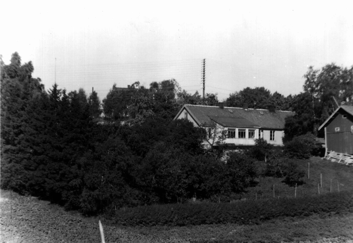 Anders Beer Wilse, Kalbakken gård, Oslo, Østre Aker. Husene, hagen og jorder. Gården er utskildt fra Bredtveit.