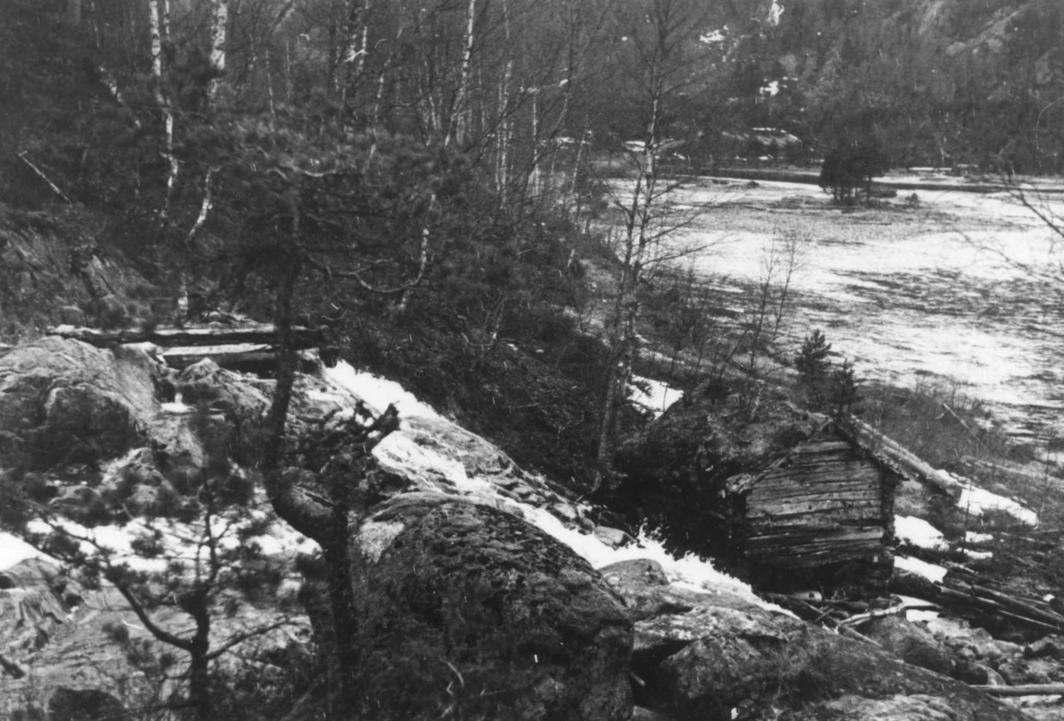Anna Grostøl, Gammelt kvernhus på Smeland. Åseral 1943.