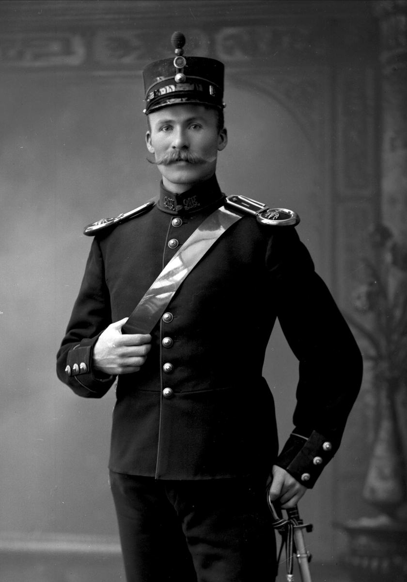 Gustav Borgen, Portrett, sersjant Baastad i uniform.