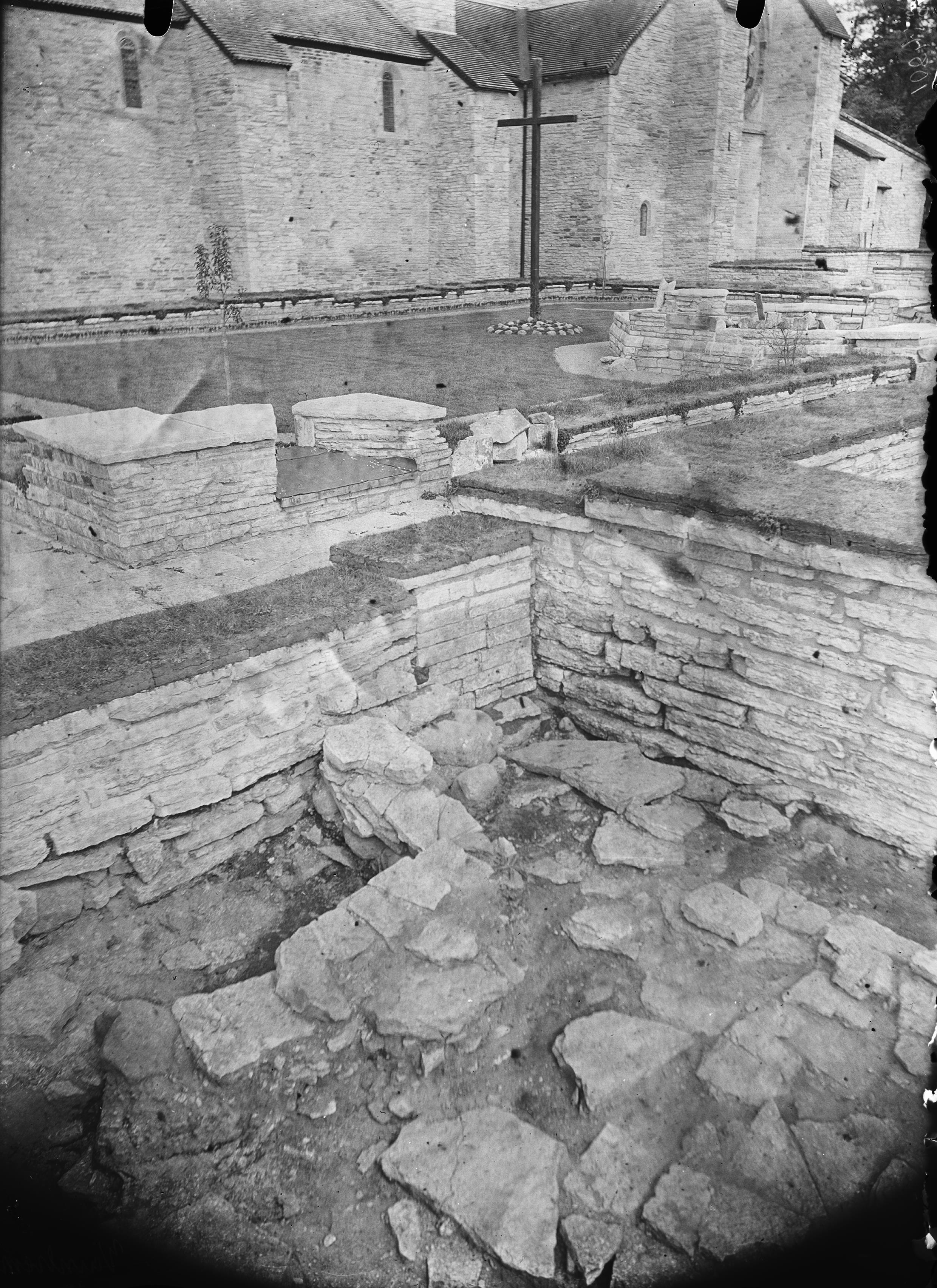 Axel Forssén, Varnhems klosterruin