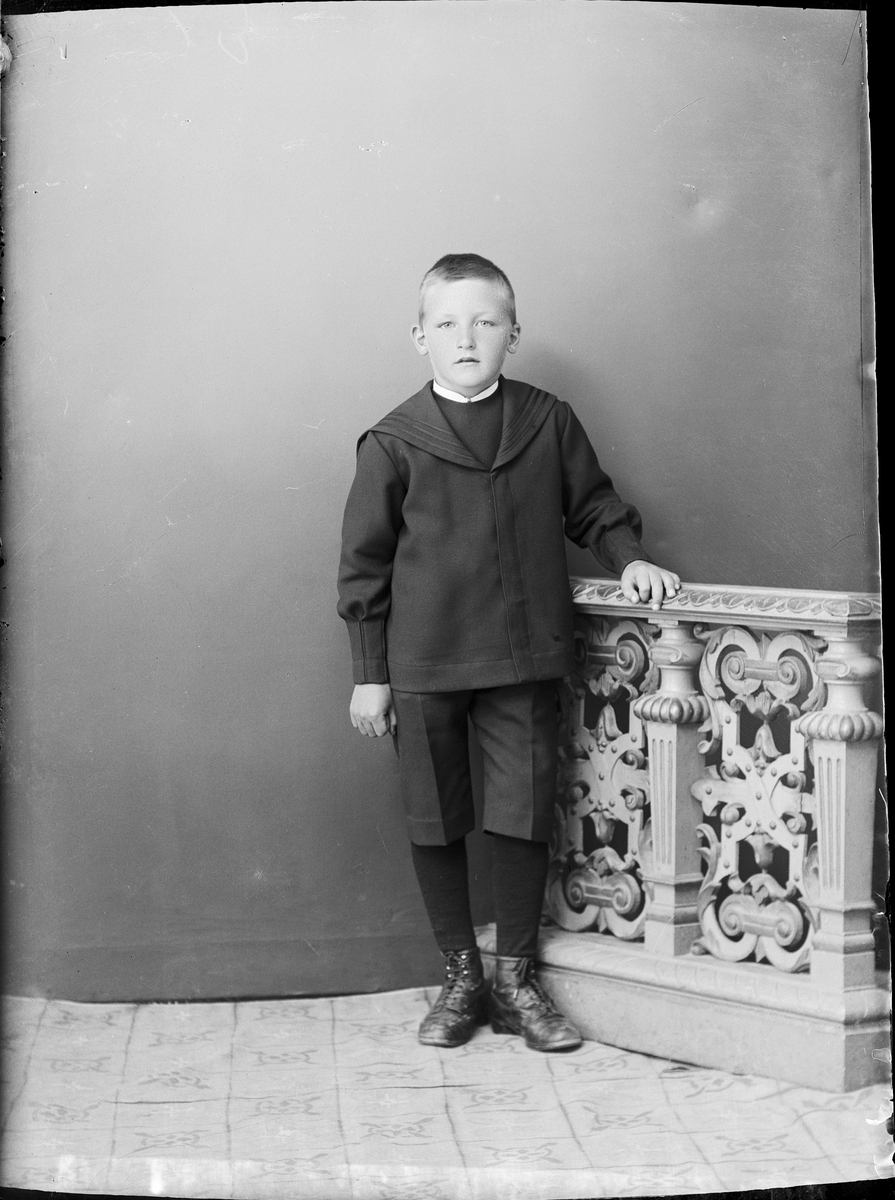 Skötsner-Edhlund, Ateljéporträtt - Nils Eriksson från Nolsterby, Börstil socken, Uppland 1922