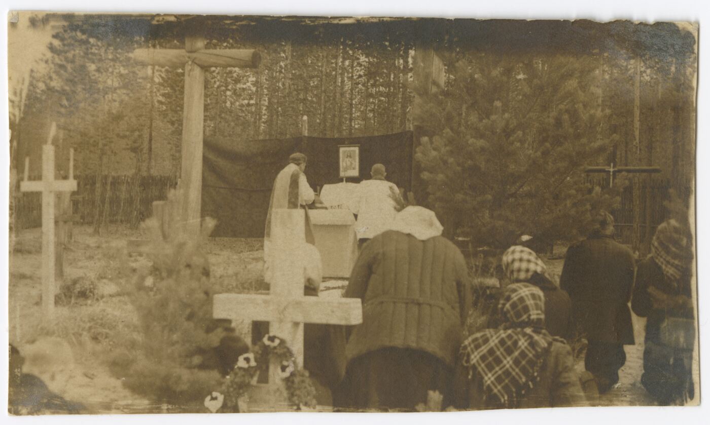 Nežinomas autorius, Lietuvių tremtinių kapų šventinimas