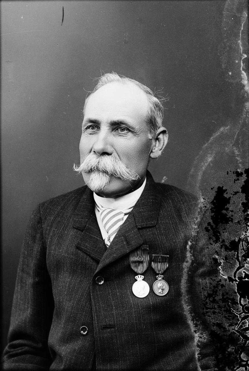 Skötsner-Edhlund, Ateljéporträtt - man, Östhammar, Uppland