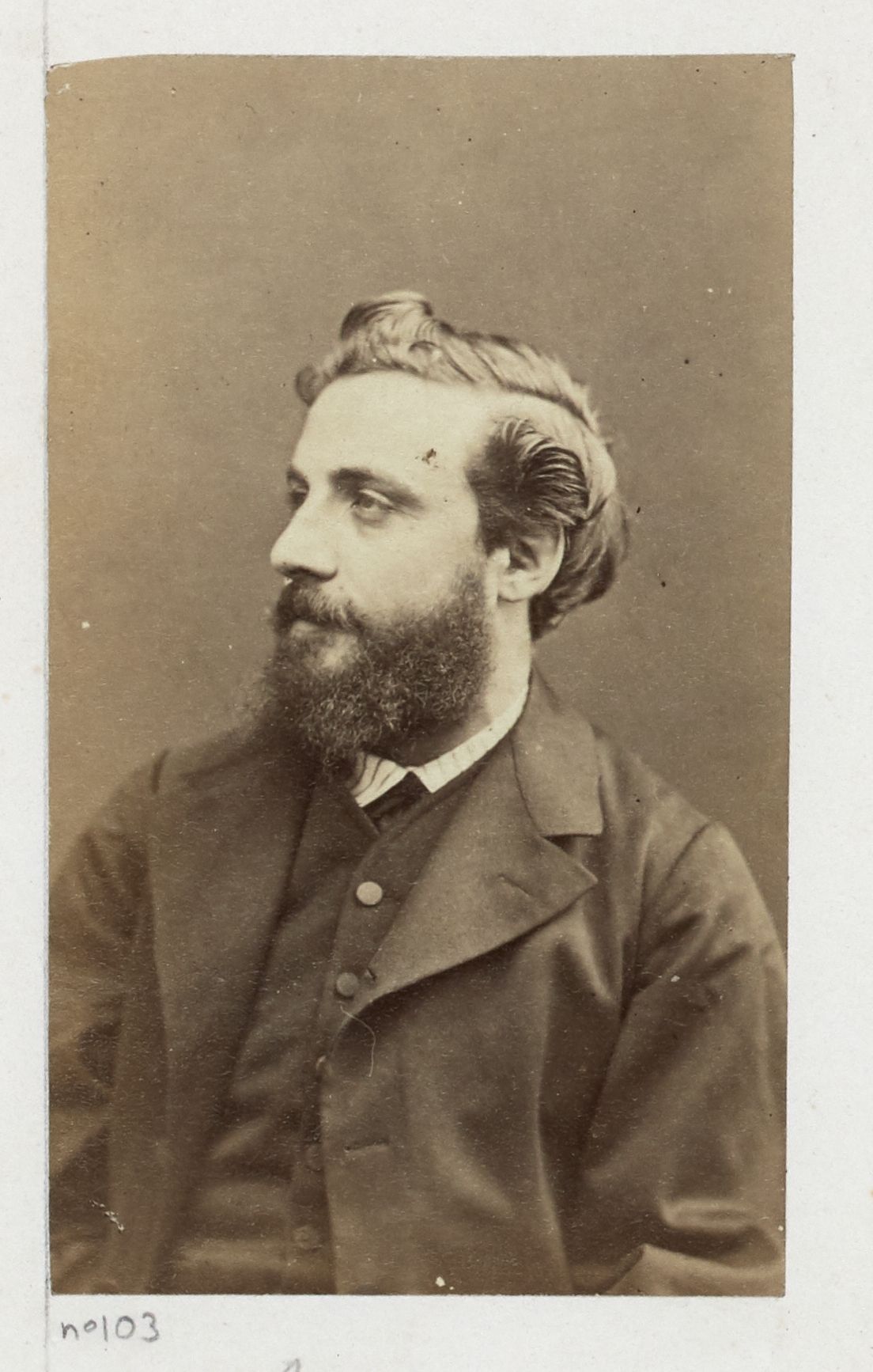Ernest Charles Appert, Mégy Léon Guillaume, dit Edmond ( 1841 ou 1844-1884). Ouvrier mécanicien, il fut condamné à 20 ans de travaux forcés pour avoir tué un policier au cours d'une manisfestation de février 1870. Libéré àprès le 4 septembre, il s'engage dans la Garde...