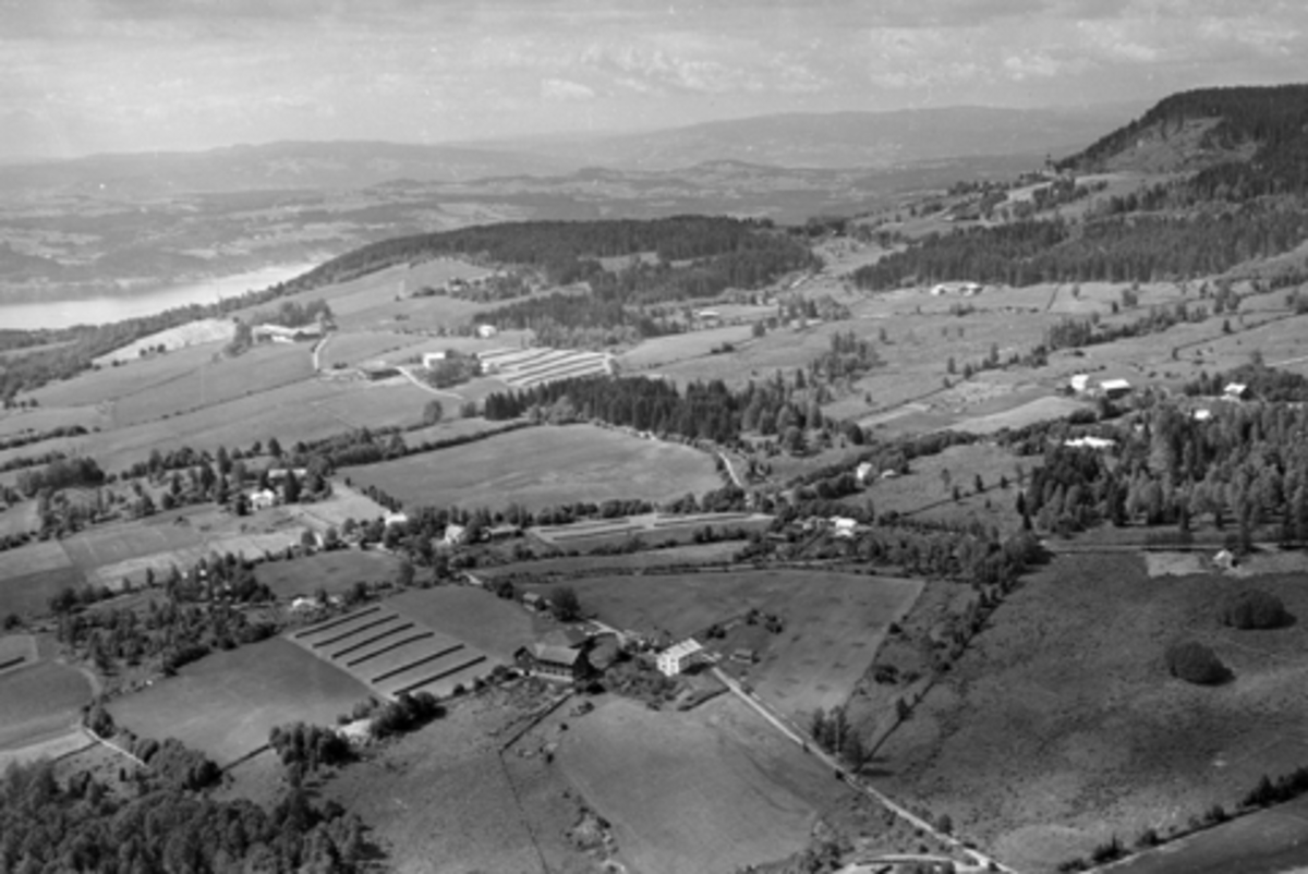 Anno Domkirkeodden, Flyfoto av Bjørnerud gard, Furnes, Ringsaker.