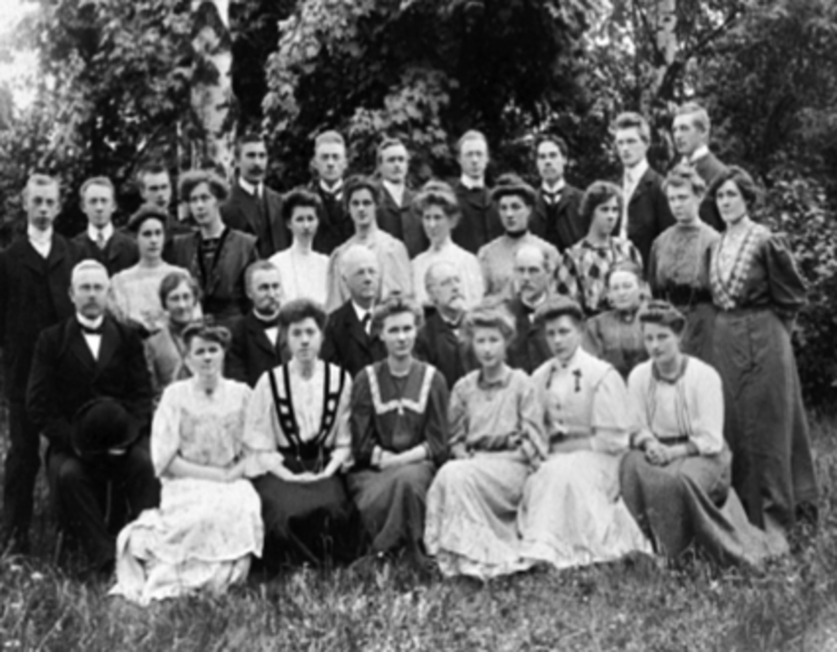 Anno Domkirkeodden, GRUPPE, LÆRERE, ELEVER, SKOLEGÅRDEN, HAMAR LÆRERSKOLE.
