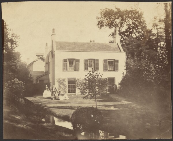 Unknown, [A Man & Two Women in Front of a White House]