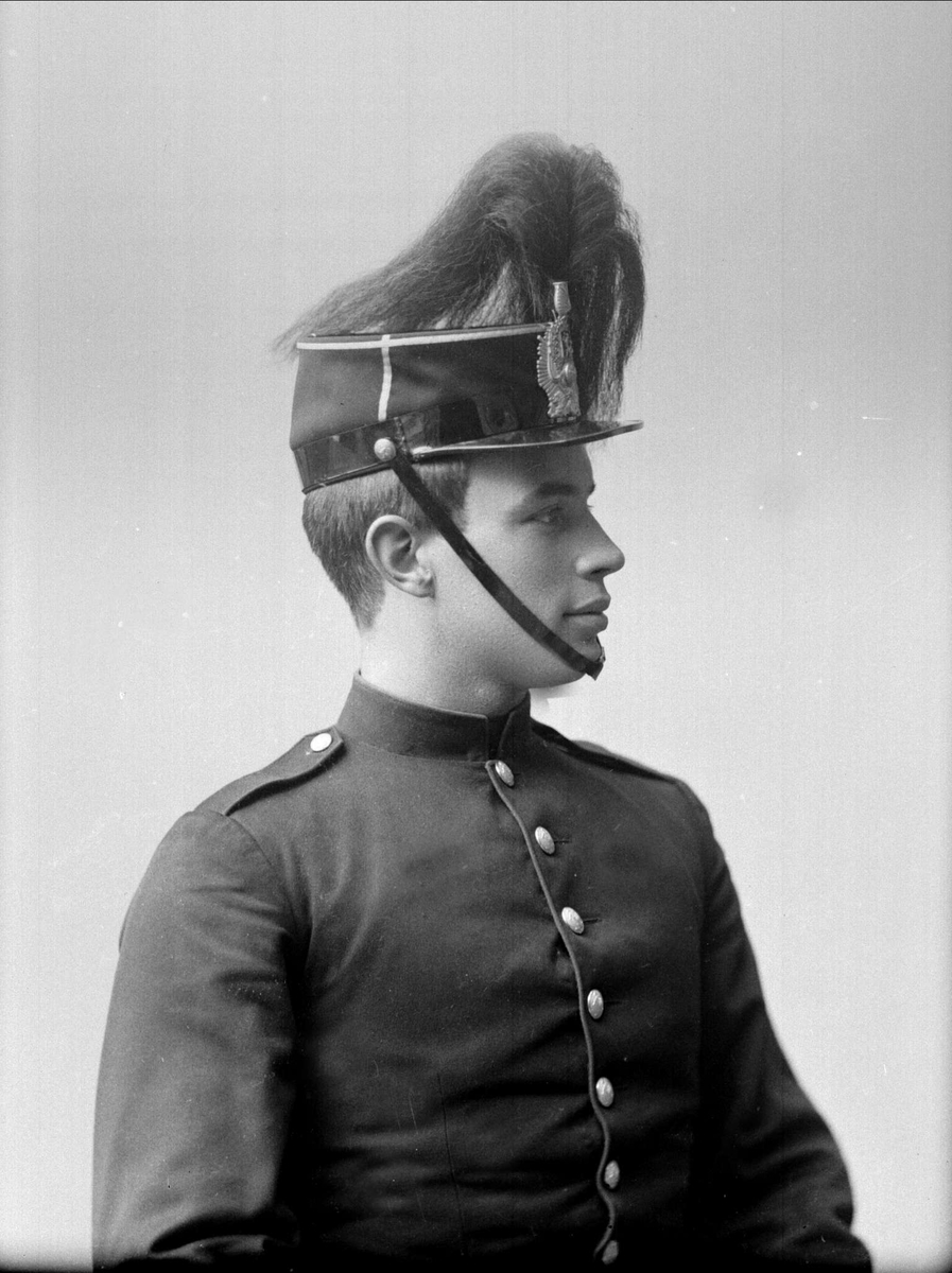 Gustav Borgen, Portrett, mann i kadettuniform.