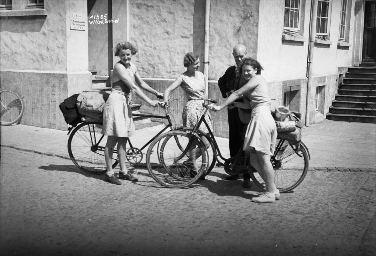Anders Beer Wilse, Prot: Cykeldamer i shorts