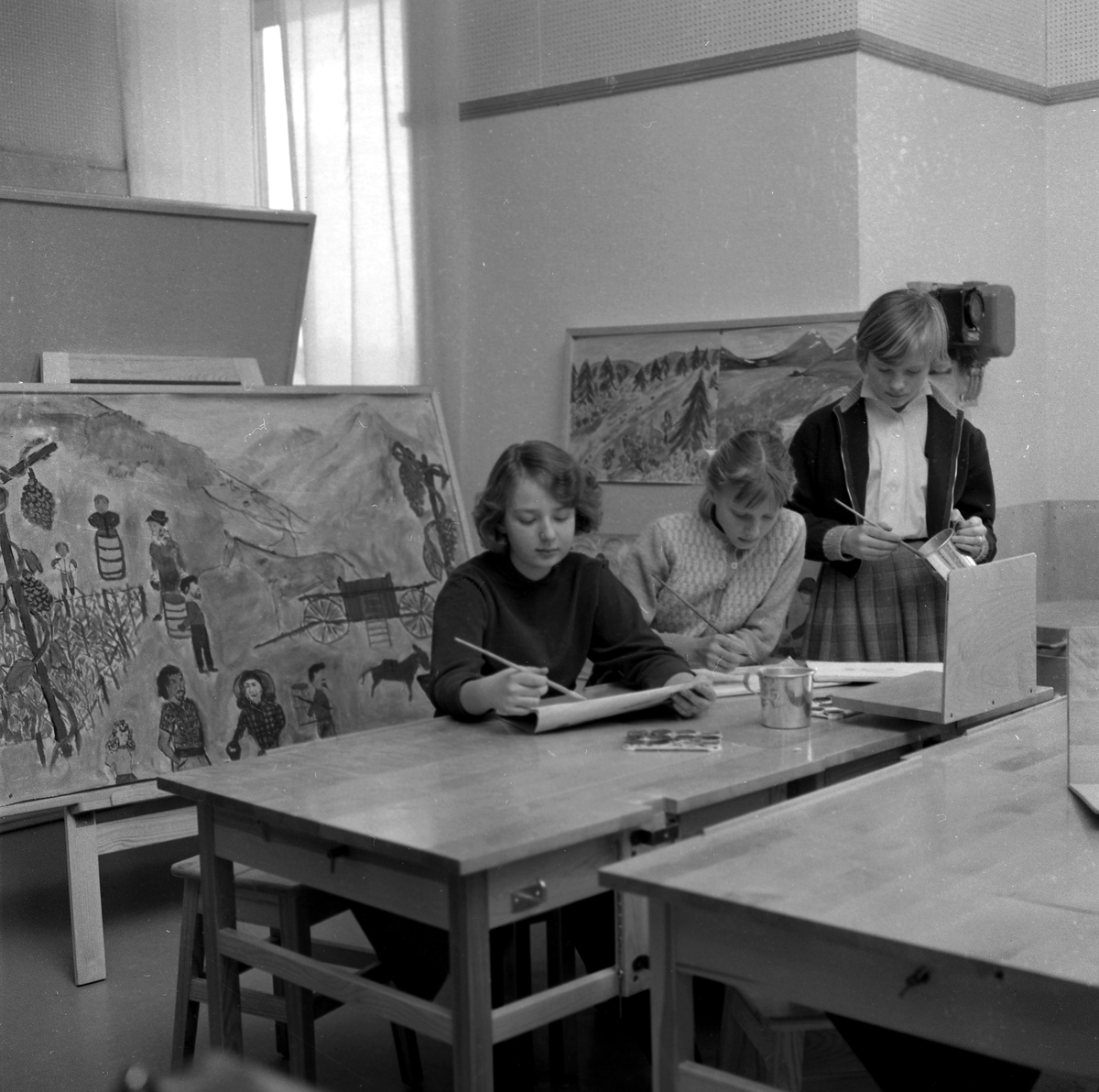 Örebro Kuriren, Vasaskolan. Bildsidan. 15 april 1954.