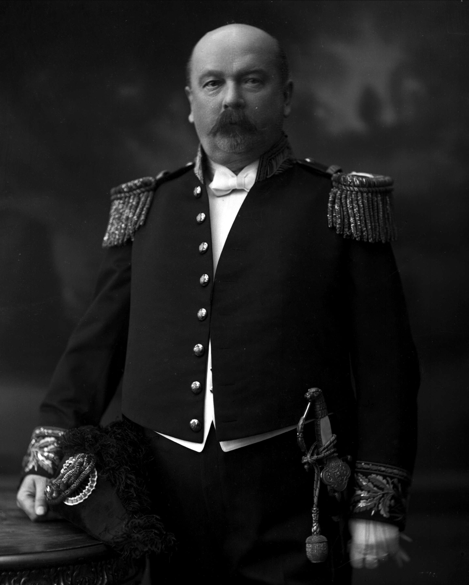 Gustav Borgen, Portrett, Rasmus Ingvald Thorsen i uniform som konsul.