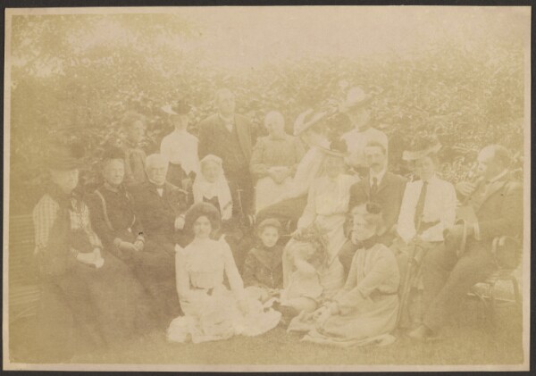 Louis Fleckenstein, [Large Group Family Portrait]