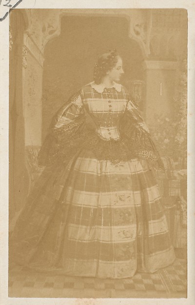 André-Adolphe-Eugène Disdéri, La robe écossaise