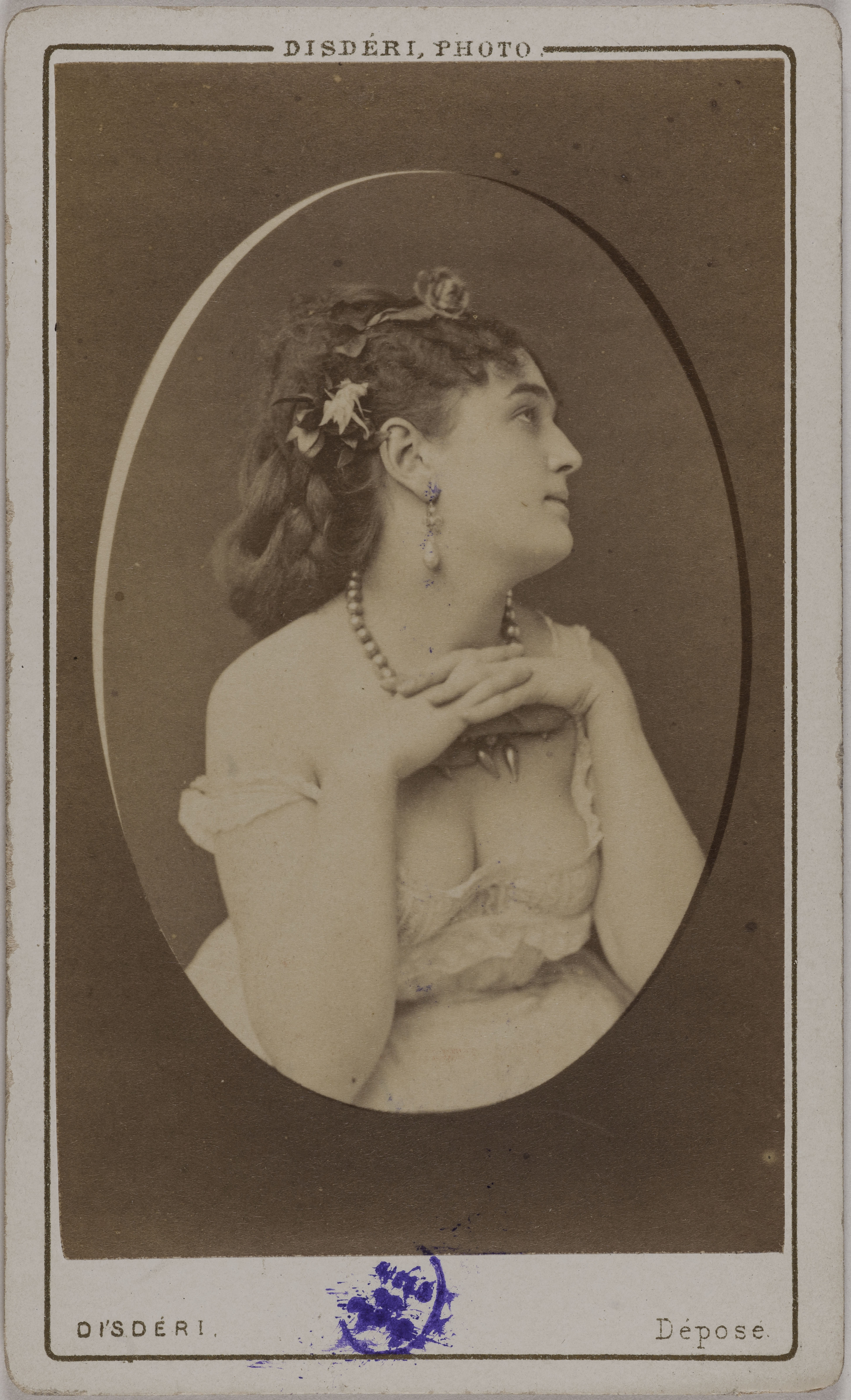 André-Adolphe-Eugène Disdéri, Portrait de Marie Artus (actrice aux Folies-Bergère, à l'Athénée et Théâtre des Variétés)