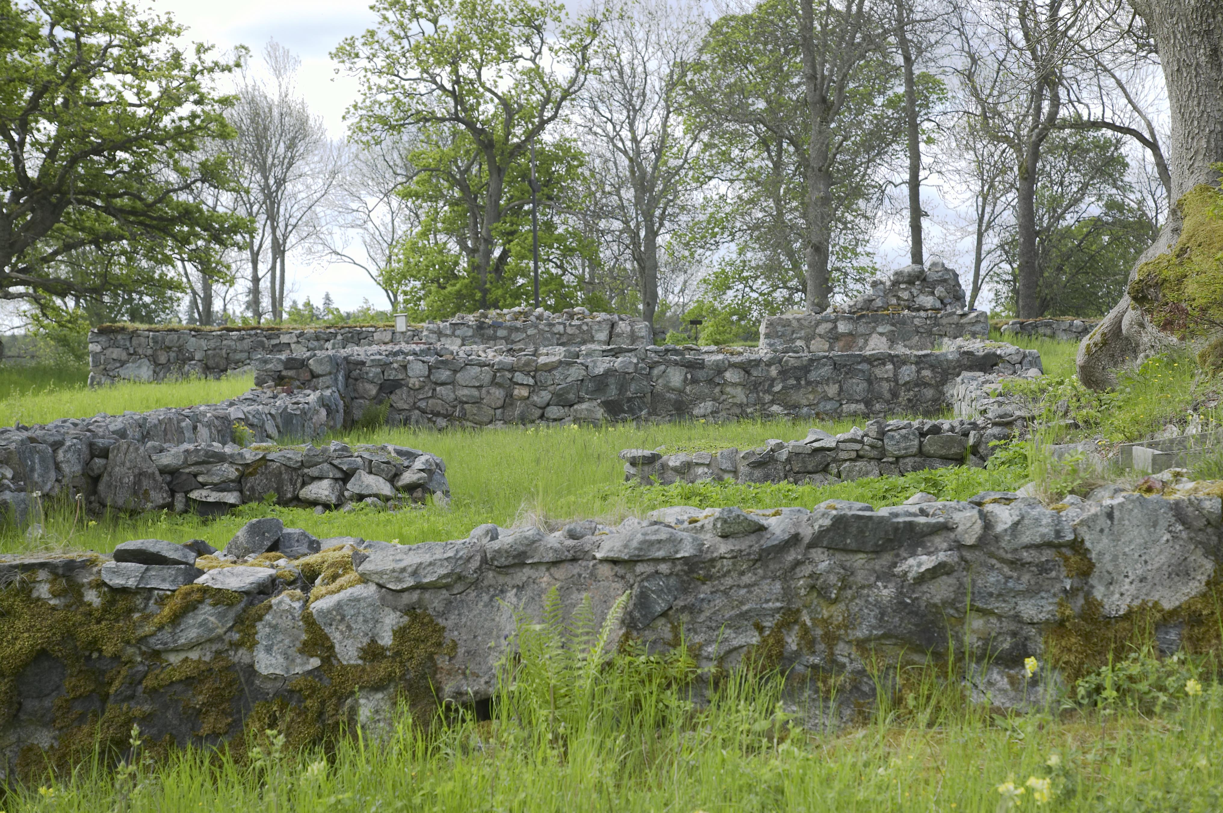 Bengt A Lundberg, Vårfruberga klosterruin