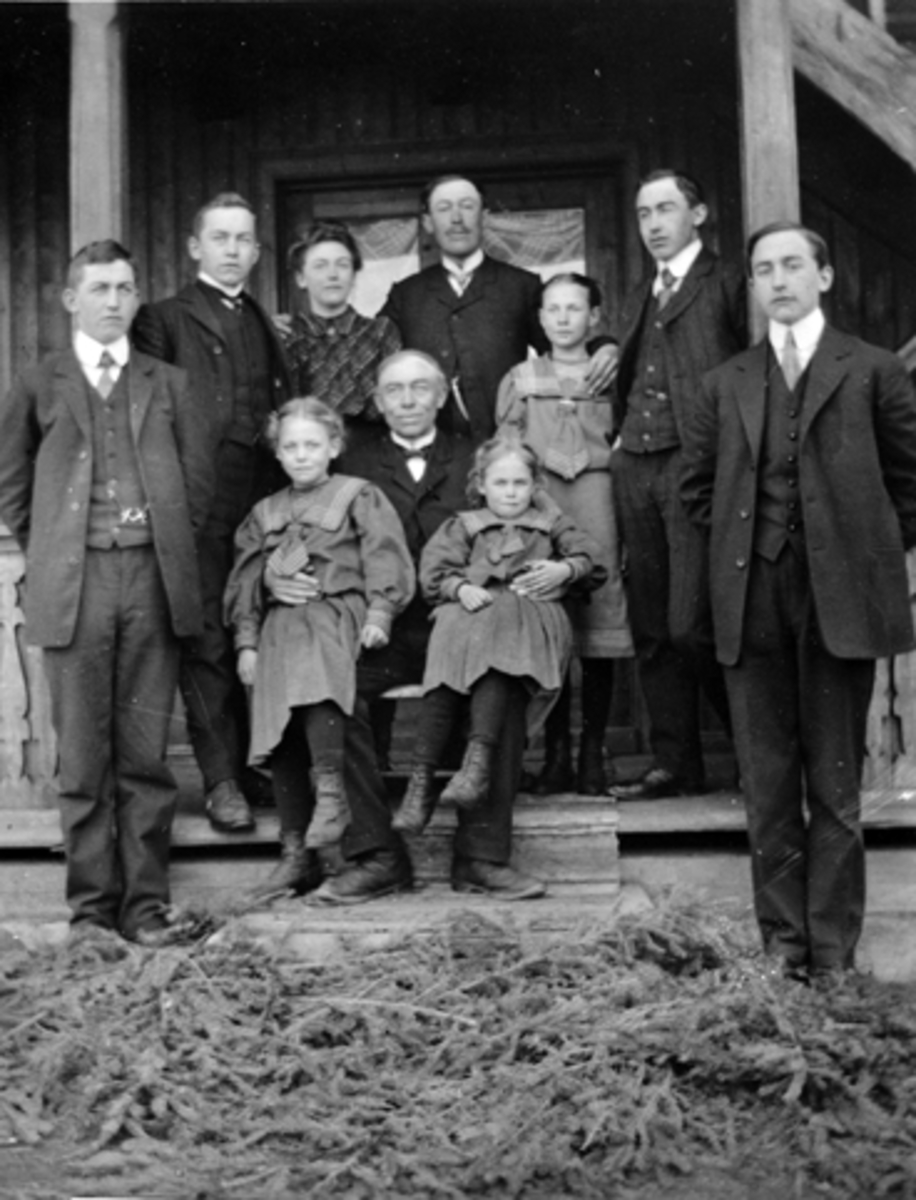 Anno Domkirkeodden, JOHAN DIESEN M/FAMILIE, GRUPPE 10 UKJENTE, VIE ØSTRE.