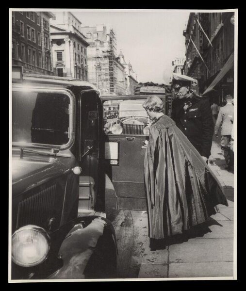 Hardy, Bert, What Makes Piccadilly?