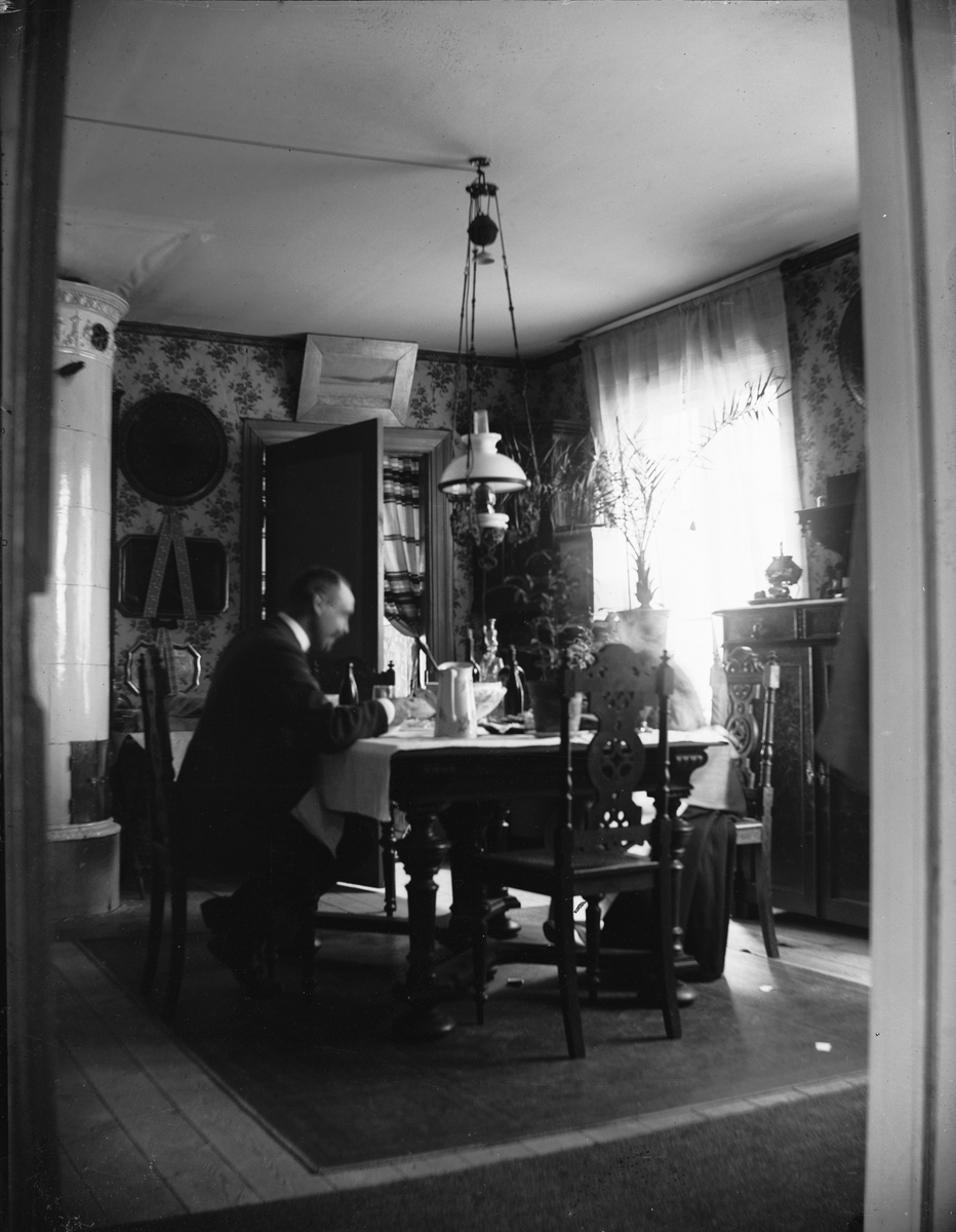 Carl Liljefors, Ruben Liljefors, sannolikt kvarteret Edda, Svartbäcksgatan, Uppsala 1900 - 1901