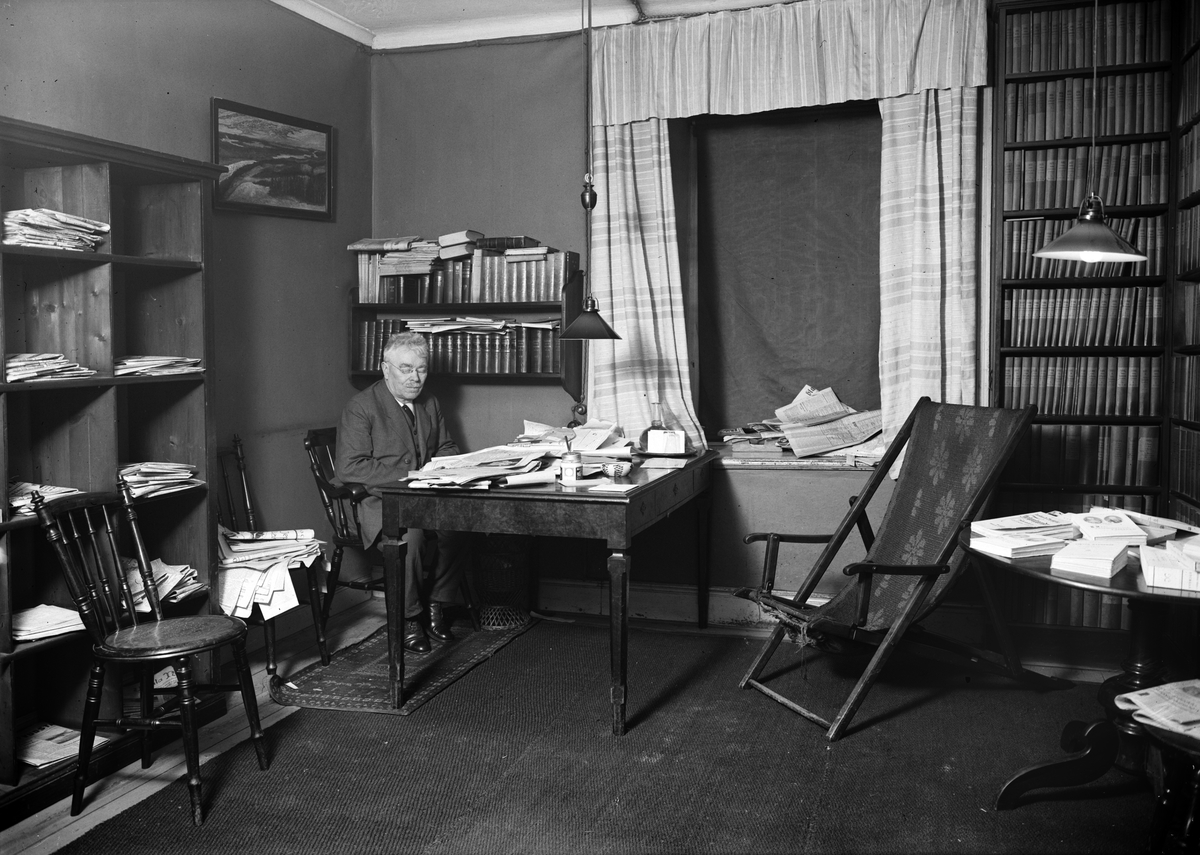 Paul Sandberg, Manne Hammargren i Upsala Nya Tidnings lokaler i Oxenstiernska huset vid Riddartorget, Uppsala 1920-tal