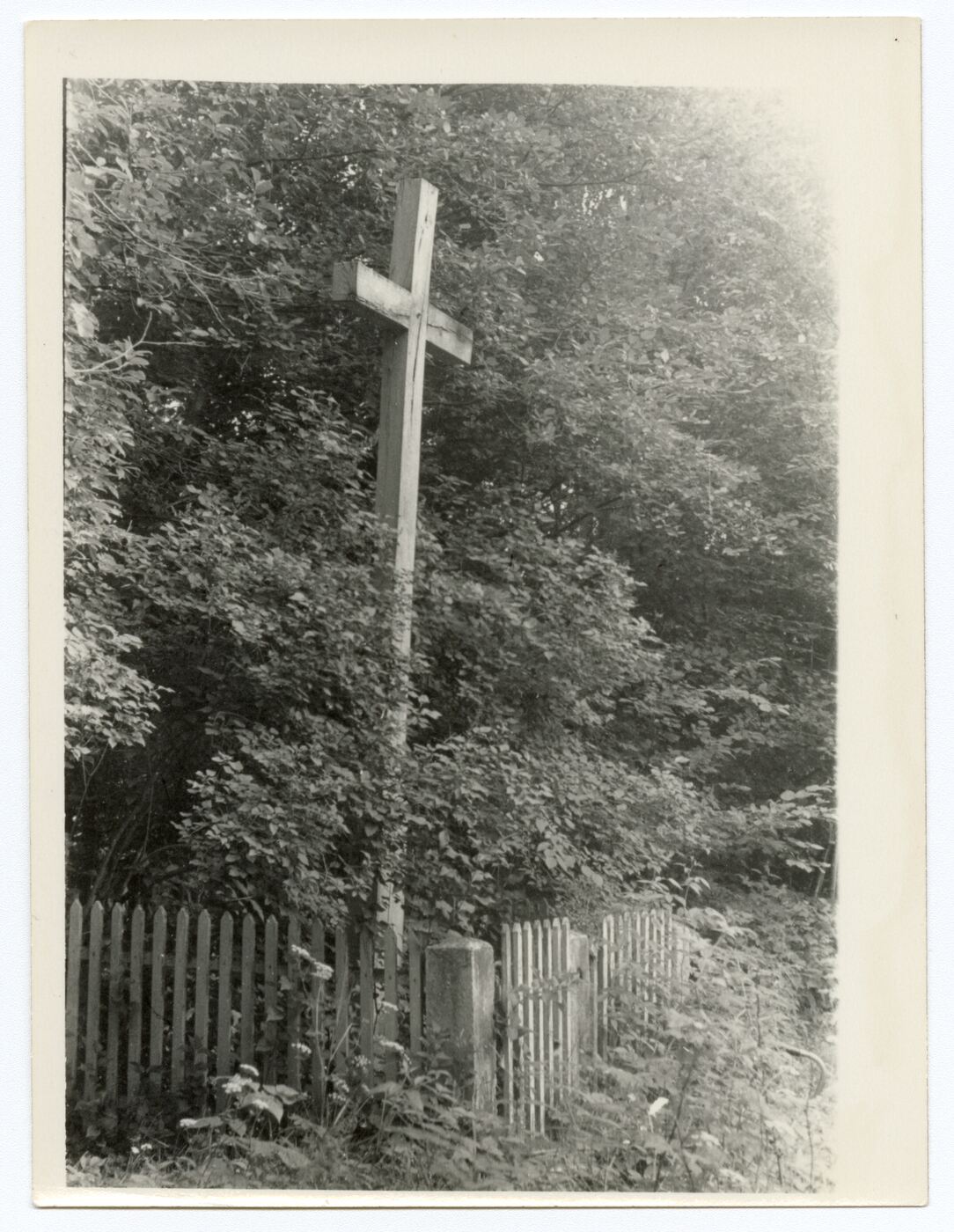 Nežinomas fotografas, Kryžius prie Šv. Jono šaltinio