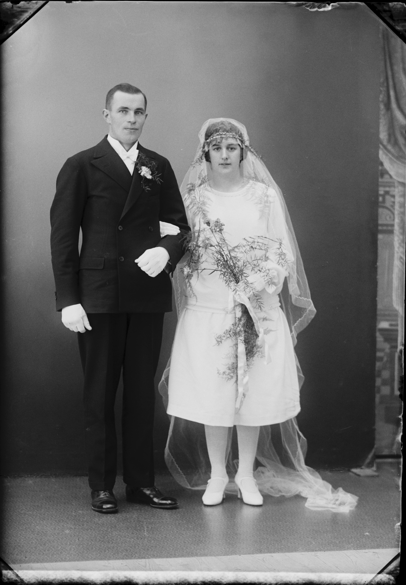 Skötsner-Edhlund, Ateléporträtt - Brudparet Söderström, Östhammar, Uppland 1930