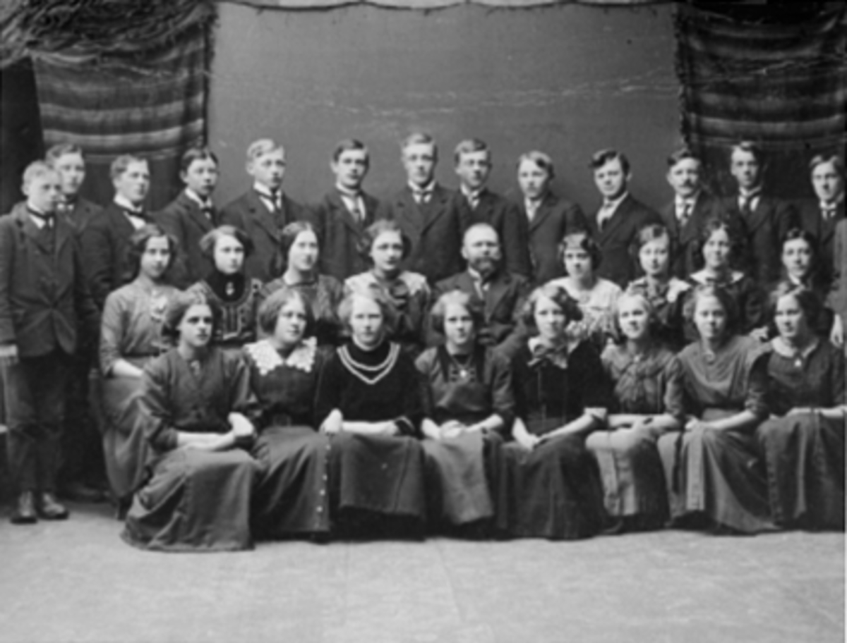 Anno Domkirkeodden, GRUPPE 31, SKOLEKLASSE MED LÆRER, HAMAR HANDELSSKOLE